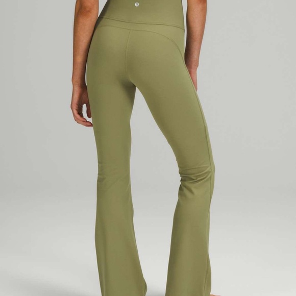 Lululemon size 10 Groove Pant SHR
Flare *Nulu, bronze green - Picture 3 of 3